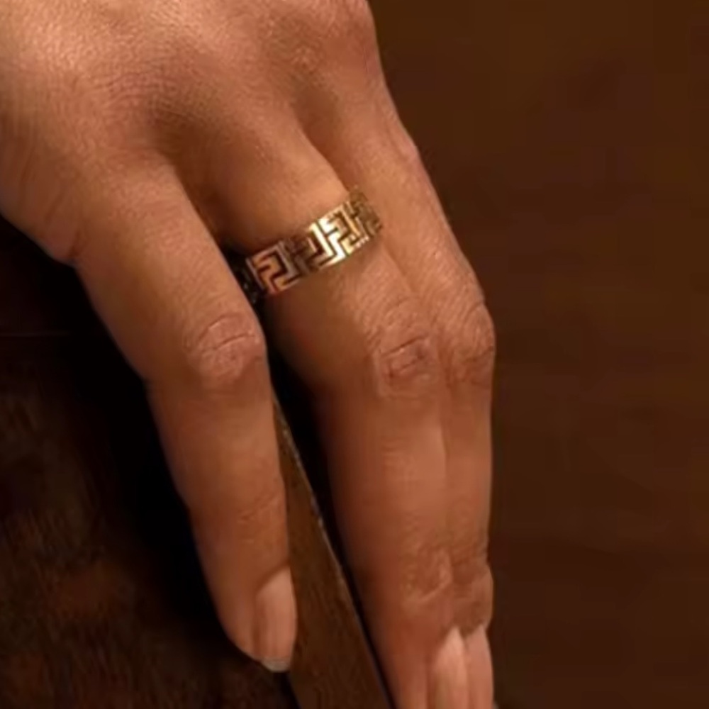 Gold Textured Thick Band Ring Brand New - Picture 2 of 3